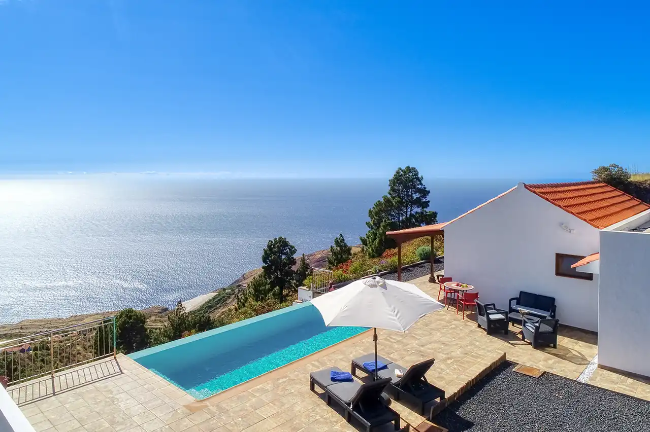 Villa Atardecer – Holiday villa in Puntagorda on La Palma with infinity pool and sea view